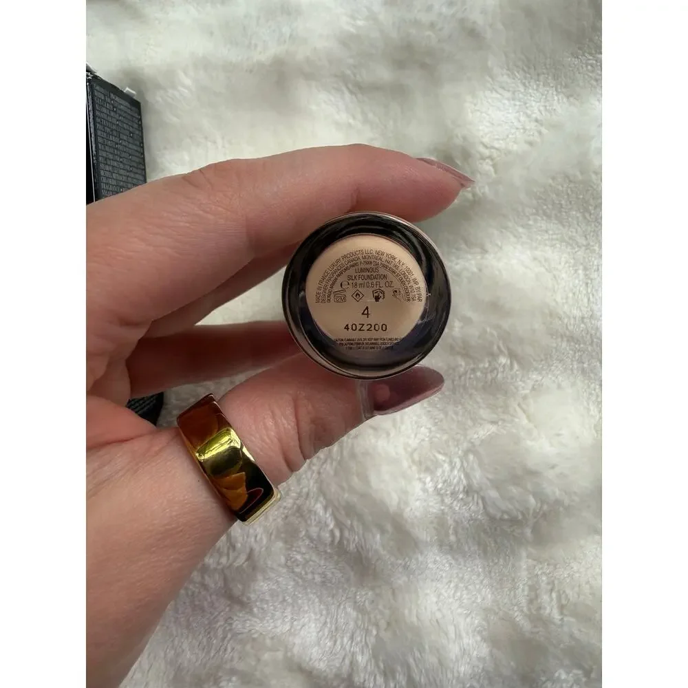 Giorgio Armani Luminous Silk Foundation Shade 4 – 0.6 oz / 18 mL